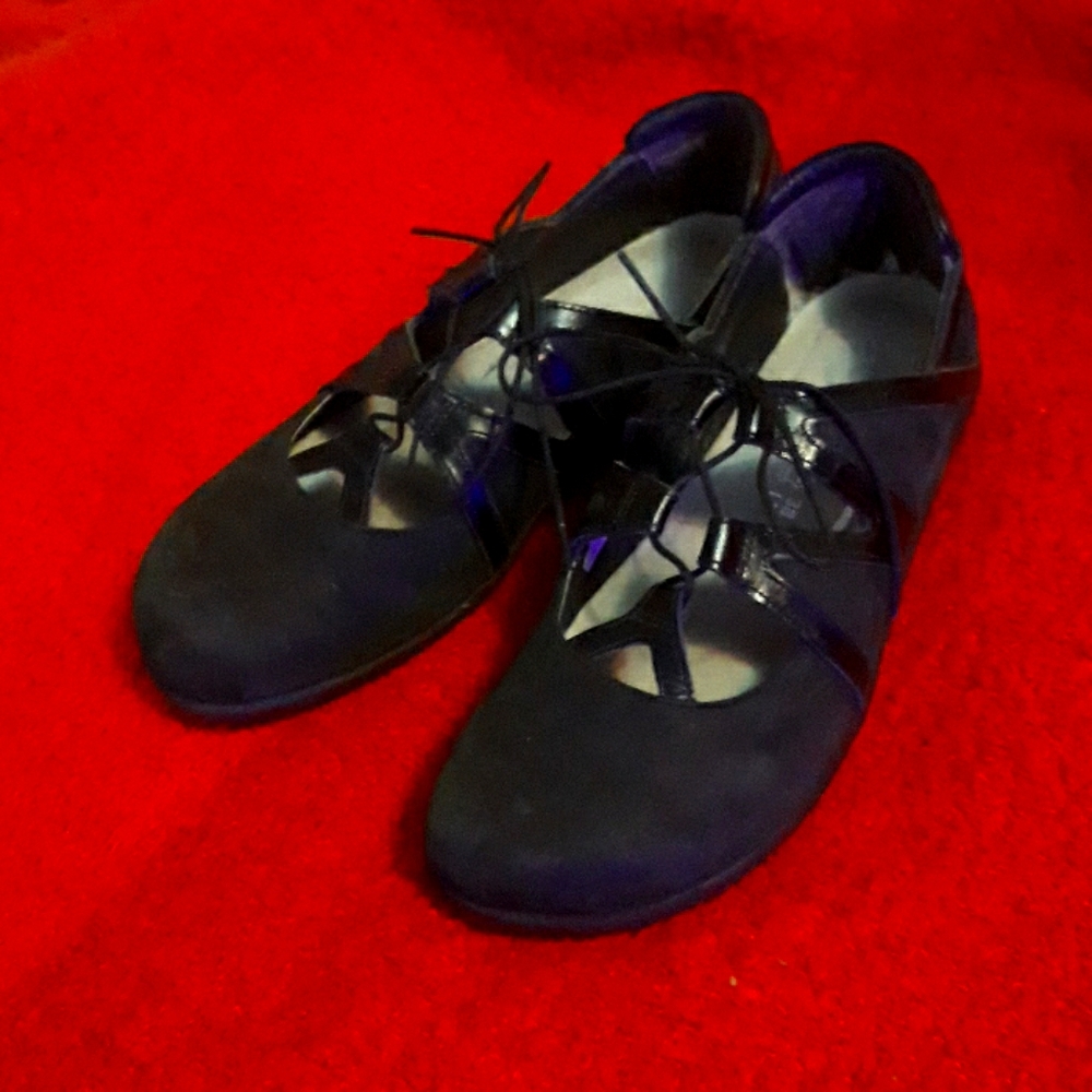 Naot womens size 7 black lace up suede
